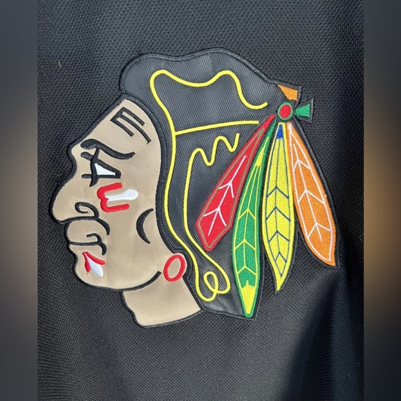 🔥Jonathan Toews Black 2015 Stanley Cup Blackhawks Authentique Reebok Jersey NWT - Picture 5 of 10